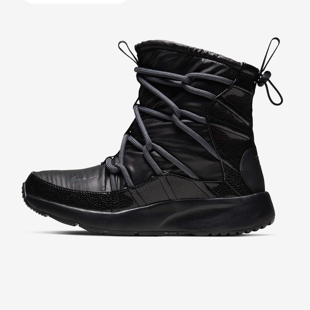 Nike Tanjun High Rise size 8